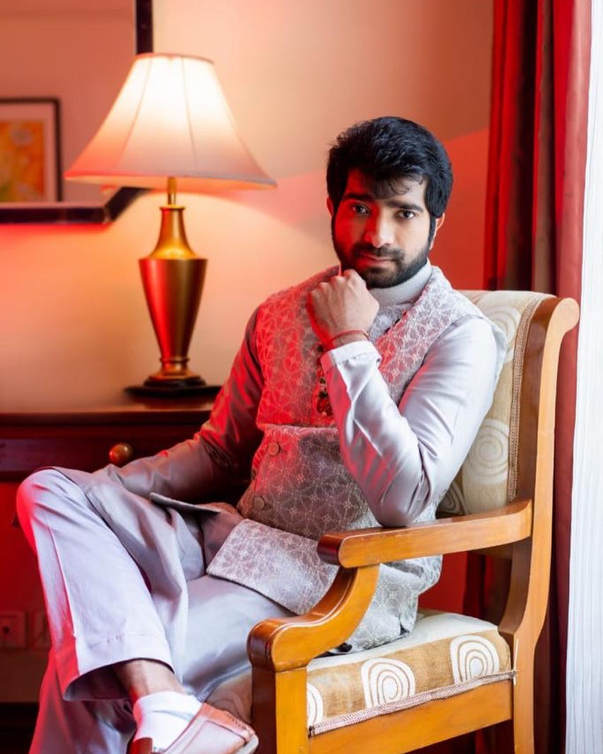 Groom Look